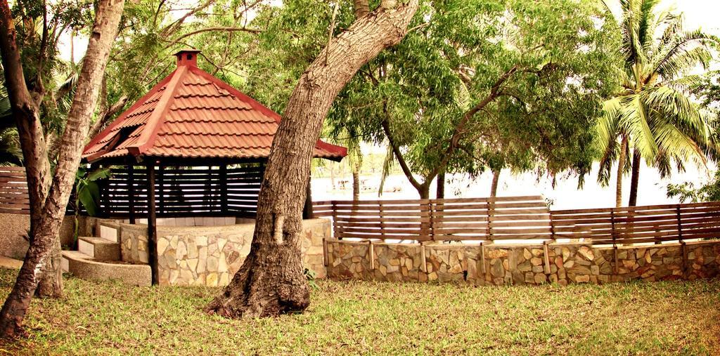 Hotel Napoleon Lagune Lome Bagian luar foto