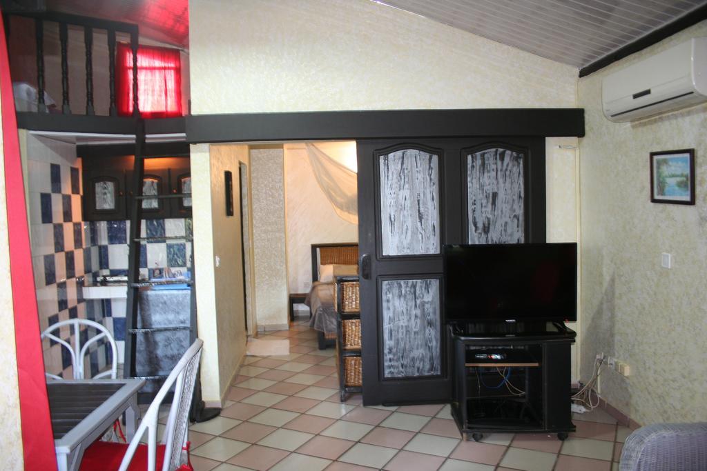 Hotel Napoleon Lagune Lome Bagian luar foto