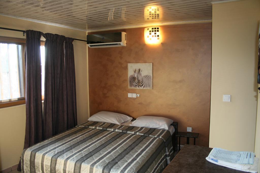 Hotel Napoleon Lagune Lome Bagian luar foto